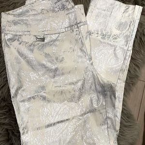Peck & Peck size 12 Silver patterned white pants